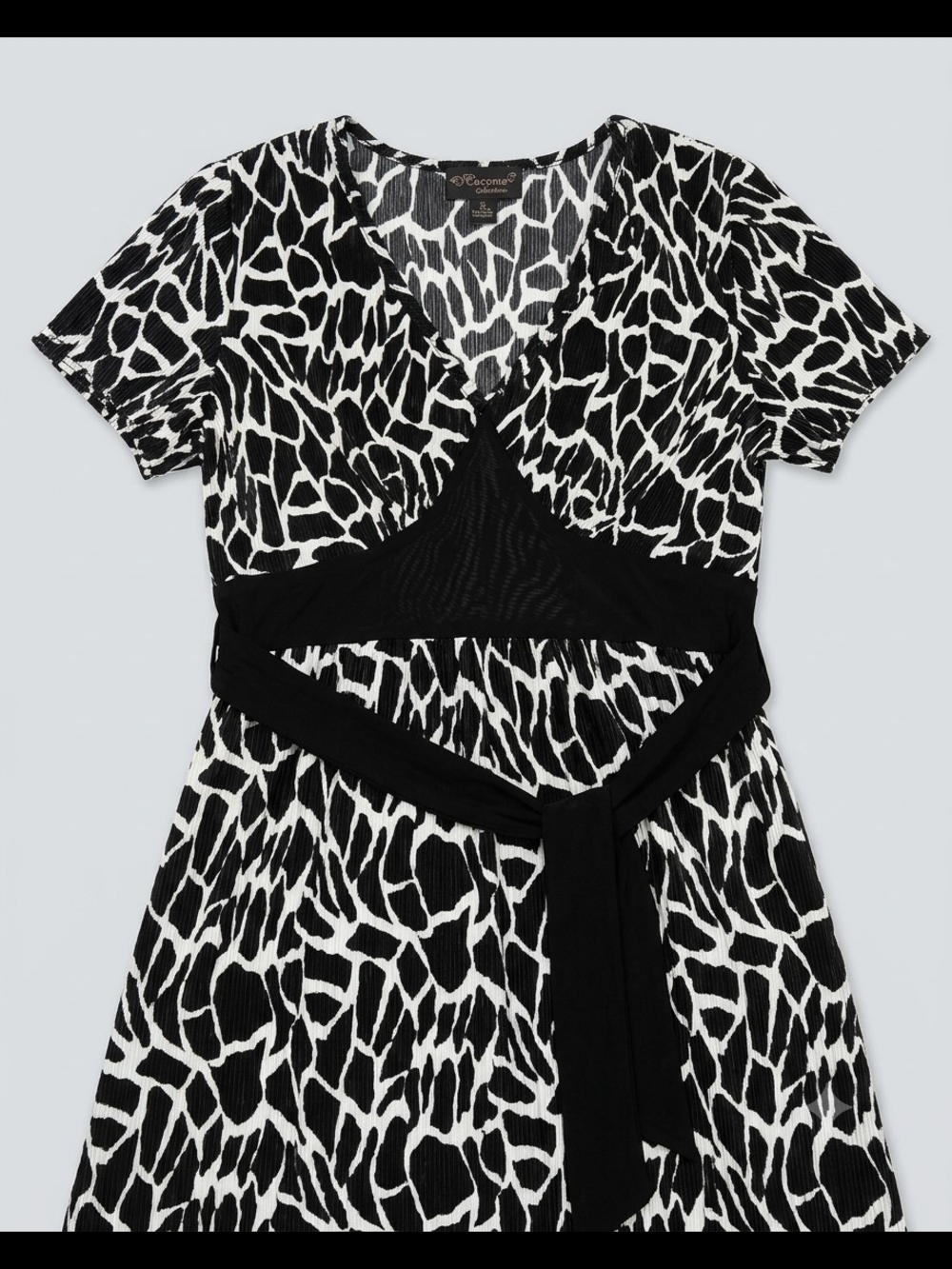 Black & White​🖤 Cocomo Collection Black & White Graphic Animal Print Wrap Top